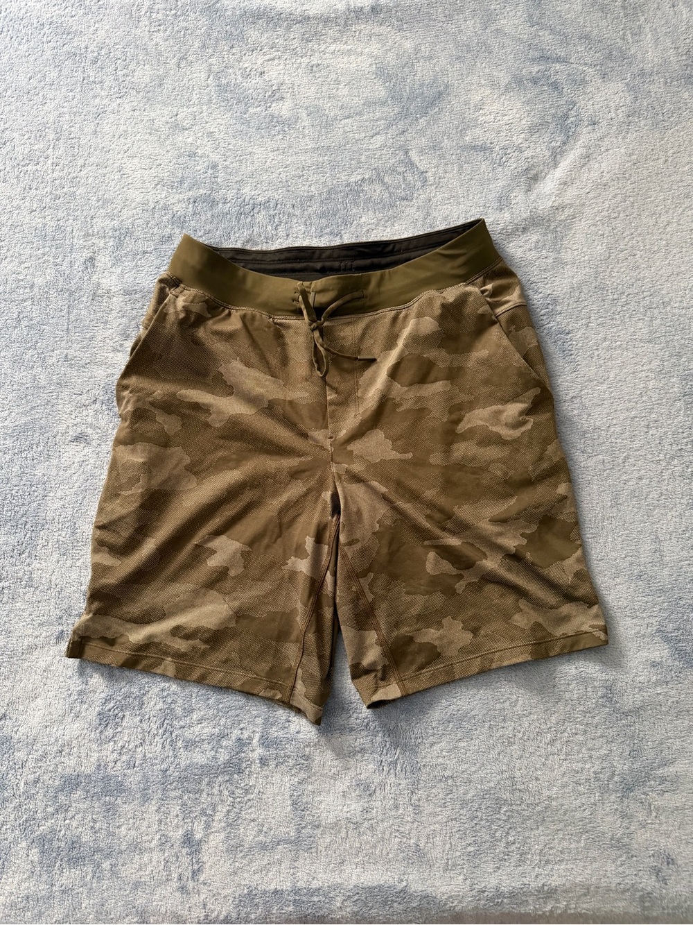 Lululemon Unlined Camo Drawstring Athletic Shorts - Olive Green size L